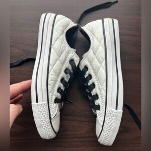 CONVERSE UNISEX CHUCK TAYLOR OX CASUAL QUILTED SNEAKER. MEN SIZE 3.5. WOMENS 5.5